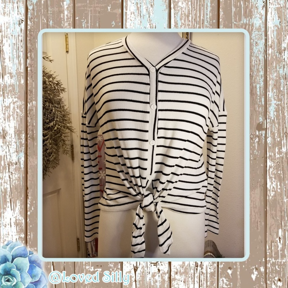 NWT Black & White Striped Tie Front Thermal
